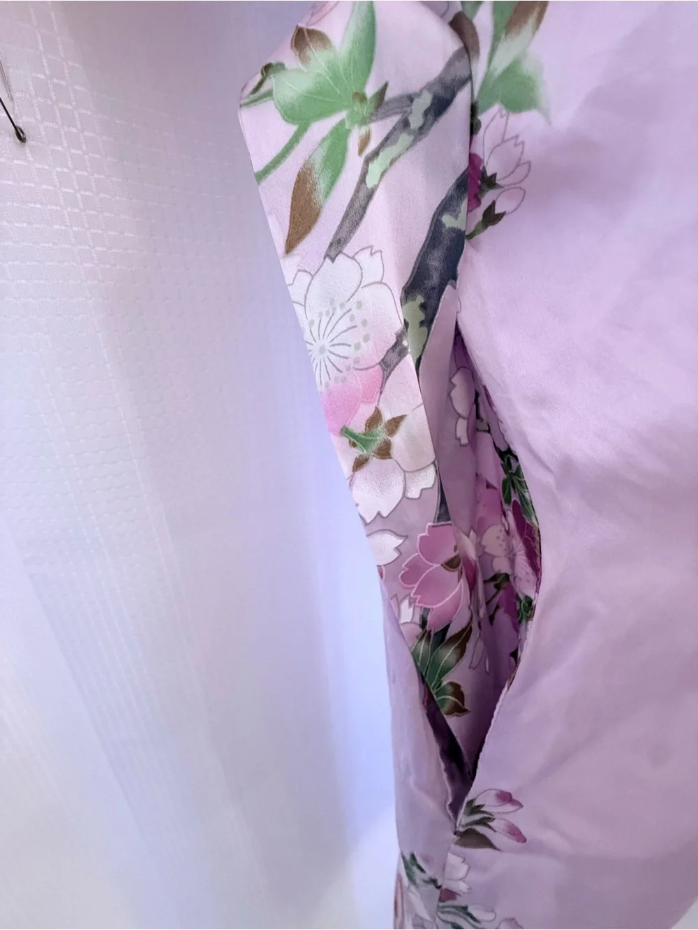 Japanese robe 100% Silk Beautiful Floral Design